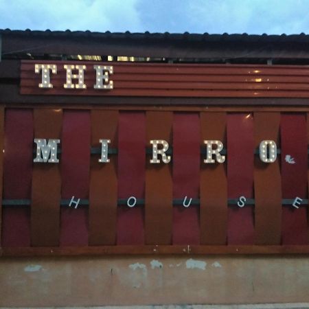 チエンマイThe Mirror Houseアパートメント エクステリア 写真